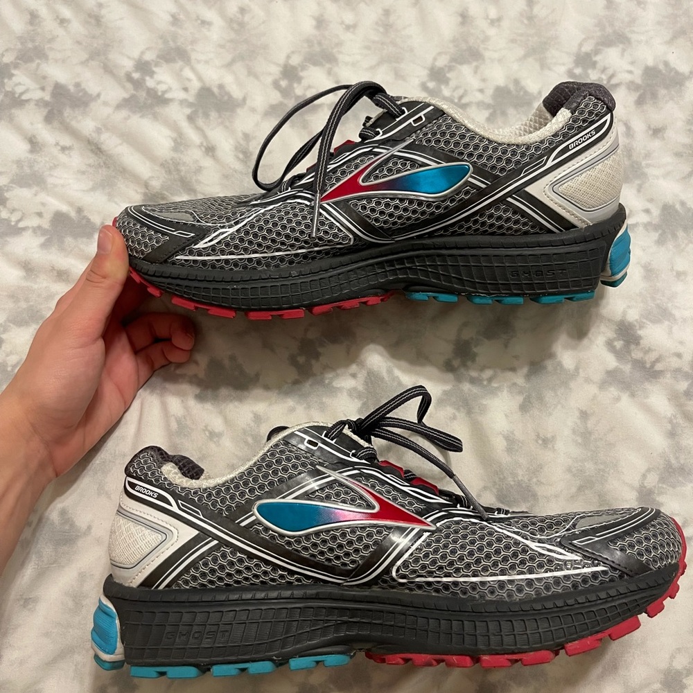 brooks running shoes